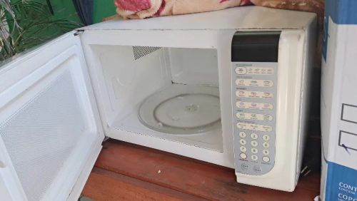 Microondas para conserto ou retirada de peças