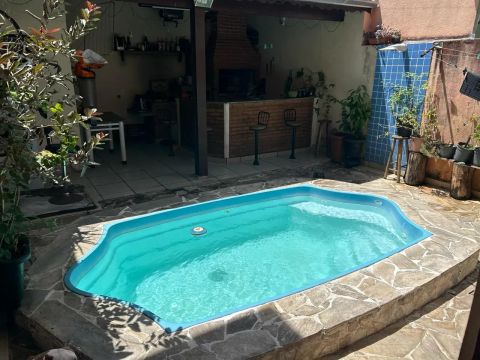 Casa com Piscina no Monte Castelo!!! Oportunidade!!