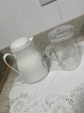 Garrafa café e leiteira 