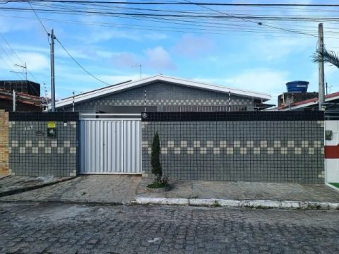 CASA com 3 quartos/ 2 suites e energia solar 