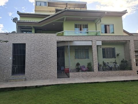 Casa 2° Andar - 3 Quartos 1 Banheiro