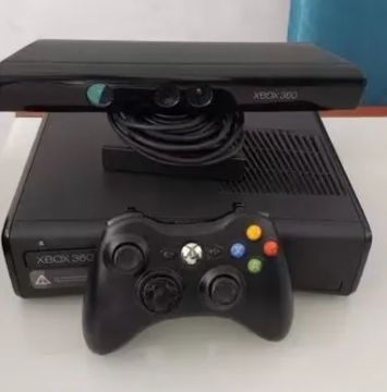 Xbox com Kinect e 2 controles hd