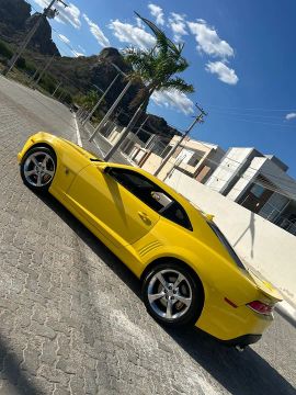 Camaro V8 amarelo 