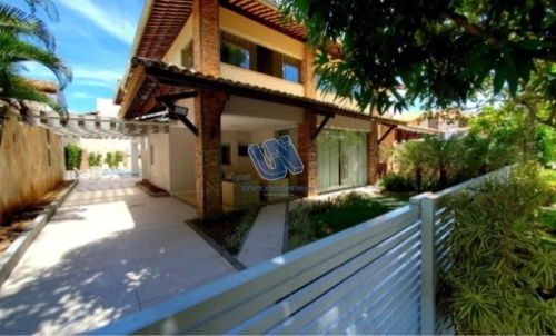 Casa à venda em Condomínio Fechado 403,00 m2 terreno 390,00 m2 área construída com 4 quart