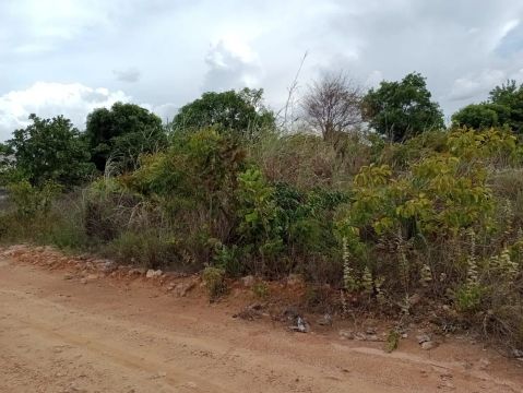 Vende - se um terreno no parada obrigatória 