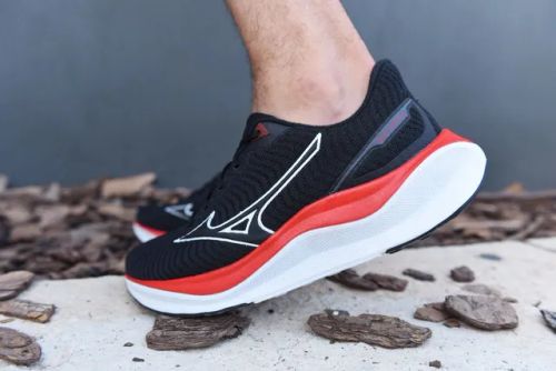 Olhai a qualidade desse tênis da Mizuno no precinho top