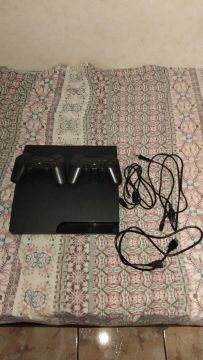Playstation 3 Slim Com Cabos E dois Controles