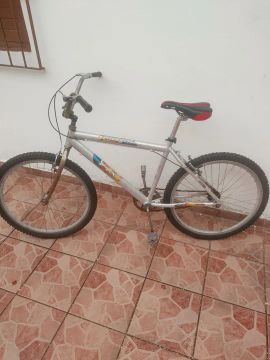 Bicicleta de alumínio aro 26