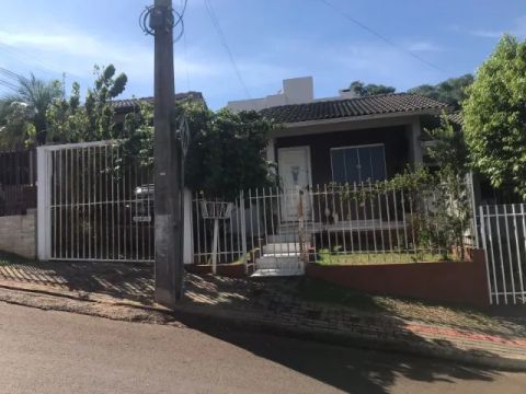 Casa Geminada - Ótima Oportunidade 