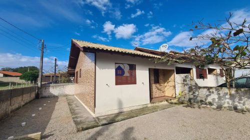 Casa para locação anual no bairro Arroio do Rosa