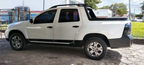 Oroch INTENSE 1.6 carro impecável