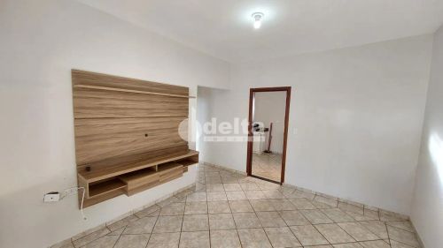 Casa disponível para locação no bairro Segismundo Pereira em Uberlândia-MG