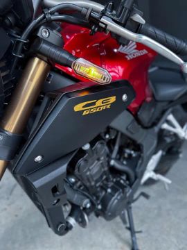 HONDA CB 650 R - SUPER NOVA
