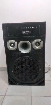Caixa de Som Amplificada