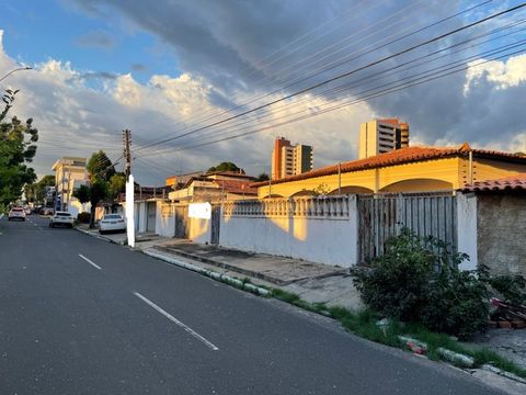 Casa comercial / Bairro Jockey 