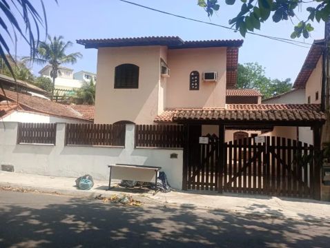 Casa com 5 dormitórios para alugar por R$ 4.190/mês - Itaipu - Niterói/RJ