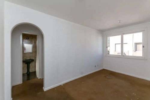 Com 45m² privativos, este imóvel na Rua Castro de Menezes combina praticidade e conforto e