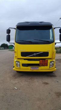 Caminhão Volvo VM 310 - cavalo 4x2 - ano 2010 - Manual - Revisado