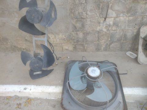 1 ventilador de ar-condicionado 60 BTUs e 2 ventiladores de 32 BTUs 