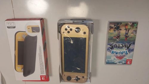 Nintendo Switch Lite - Hyrule Edition Legend of Zelda dourado - Japan