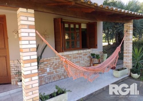 Lindo sítio com área total de 7.667m² no bairro Lageado em Porto Alegre, possui 3 casas, p