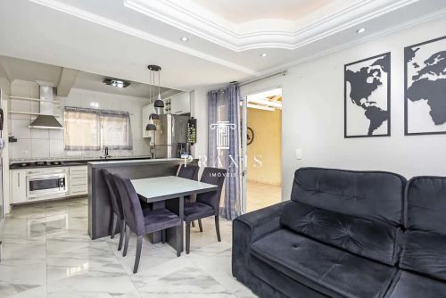 Sobrado Triplex á venda em condimínio fechado com 3 quartos, 1 suíte, 2 vagas cobertas no 
