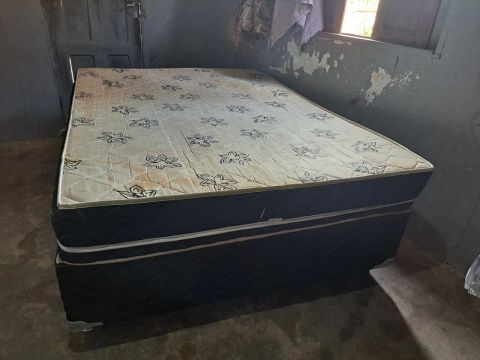 Vendo essa cama de casal bem conservada 