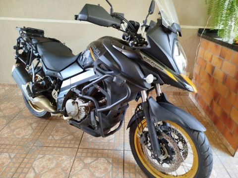 Vstron 650 24/25 moto financiada leia descrição 
