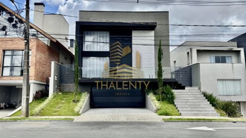 Casa espetacular em condomínio, totalmente mobiliada e decorada, à venda no bairro Abranch