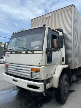FORD CARGO 1415 - Baú de chapa 