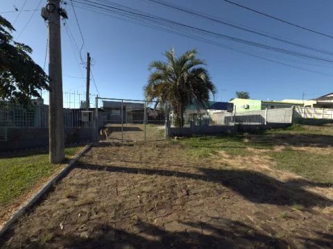 Galpão com amplo espaço disponível para aluguel ou venda.