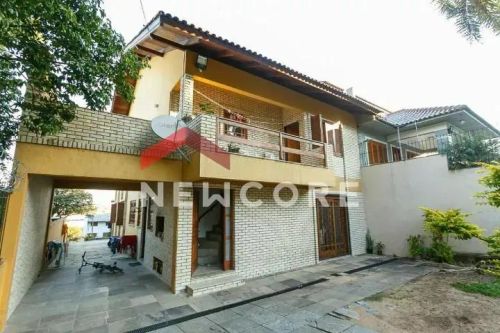 Casa em Rua Doutor Egydio Michaelsen - Cavalhada - Porto Alegre/RS