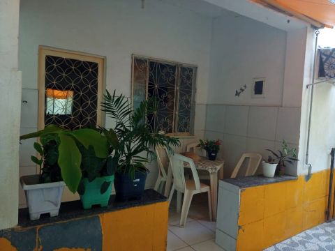 VENDO 1 CASA E 2 KITNETS COMPLETO em Santana - Niterói - RJ
