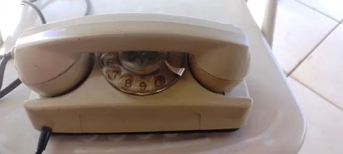 Aparelho de telefone antigo 
