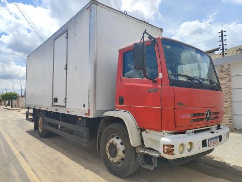 Mercedes benz 1718 - 2012 reduzido