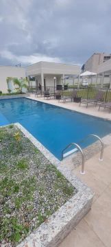 Apartamento com piscina e lazer.