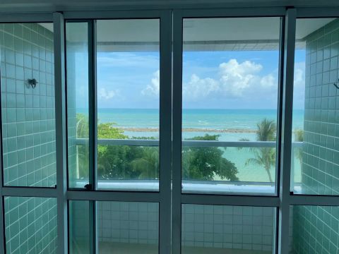 Excelente apartamento semi mobiliado, com bela vista mar, ótima localização em Olinda!