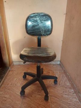 Cadeira secretária em tecido 