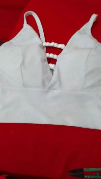 Top branco com pequeno bordado tamanho m usada 