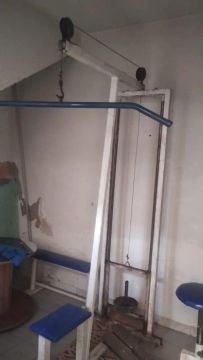 Aparelho de musculação antigo
