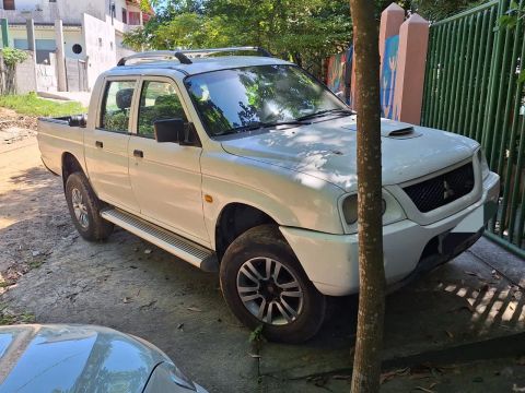 Vendo L200 GL 4x4, 2.5 Diesel. 2009/2010. Branca. R$52.000,00