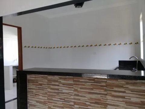 Ampla Casa com 03 quartos - 100m2