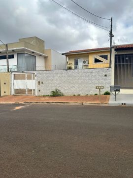Sobrado no Jd. Aeroporto à venda.