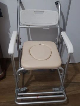 Cadeira de Banho com Rodas - Nova!