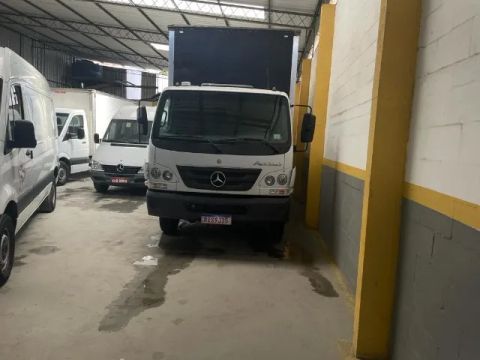 MB 815 E ano 2022 com 3.500 km