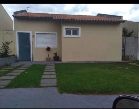 Casa a venda em Curitiba,em ótima localização 