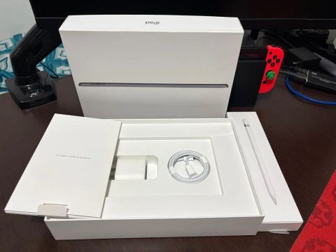 iPad 9 com capa, película e itens da caixa