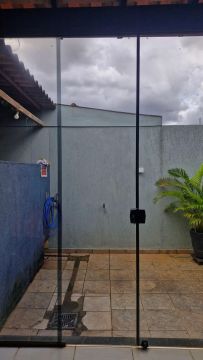 Porta de vidro temperado para área externa