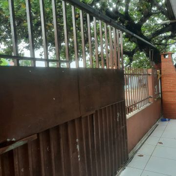 Vendo 1 Casa na zona sul próximo de tudo. Casa top