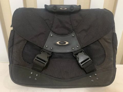 Bolsa Masculina Preta Oakley